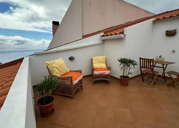 Sea View Retreat Apartment *